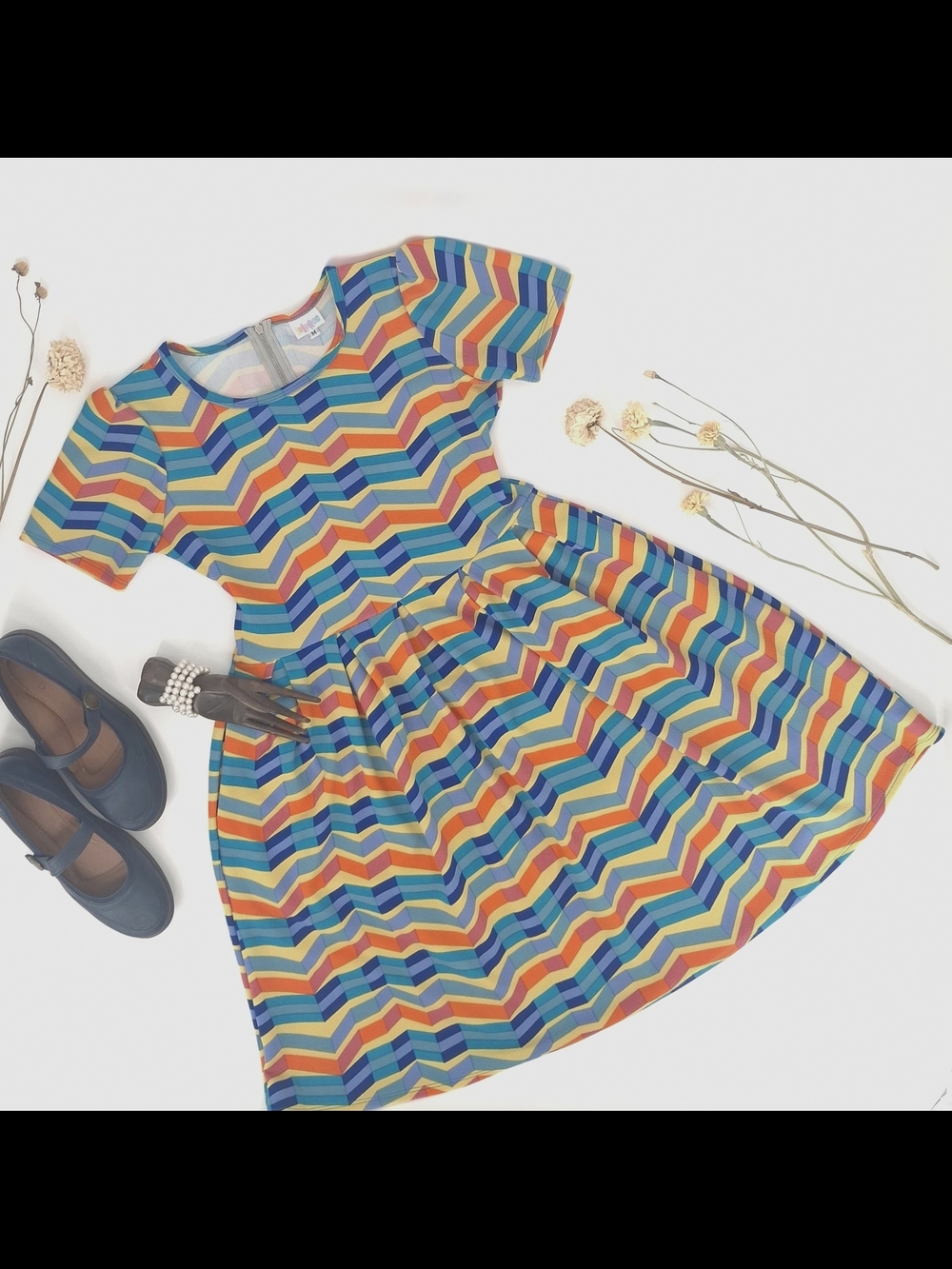 ✨LuLaRoe Amelia Rainbow Chevron Pleated Pocket Dress - Size Medium✨